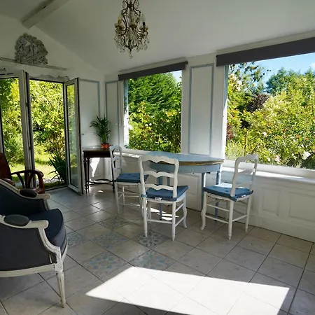 Vakantiehuis Maison Charmante Avec Jacuzzi Et Cours D'eau *