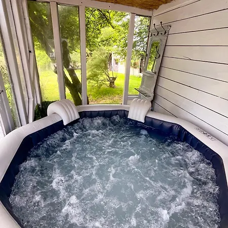 Vakantiehuis Maison Charmante Avec Jacuzzi Et Cours D'eau