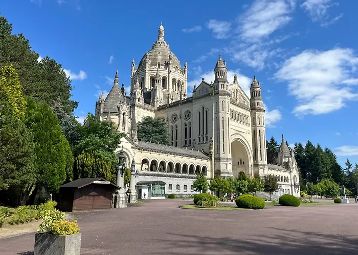 Maison Charmante Avec Jacuzzi Et Cours D'eau Tatil Evi Courtonne-la-Meurdrac