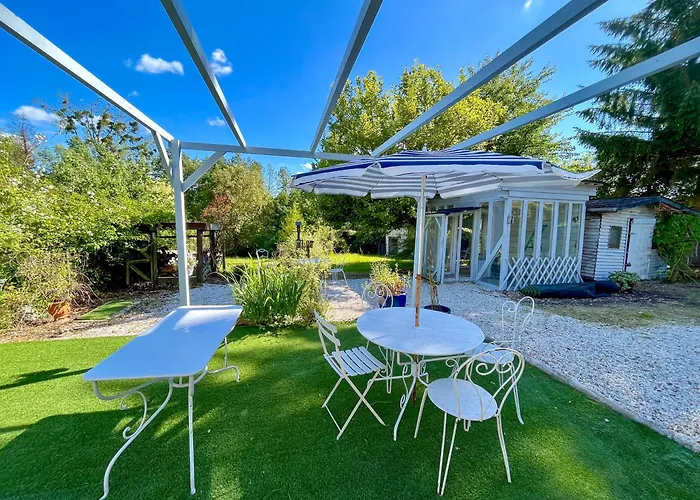 Сasa de vacaciones Maison Charmante Avec Jacuzzi Et Cours D'eau